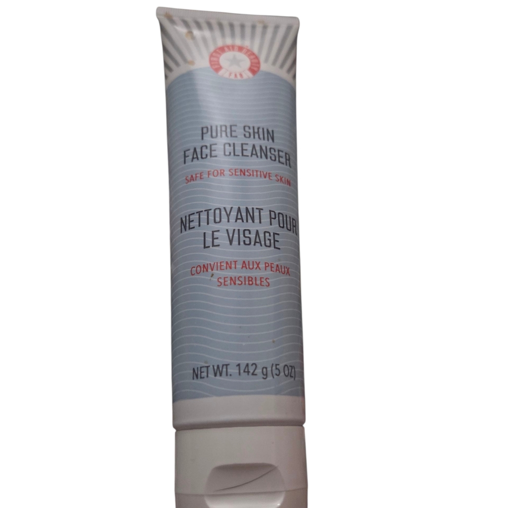 First Aid Beauty White Cleanser & Exfoliant - Picture 5 of 7